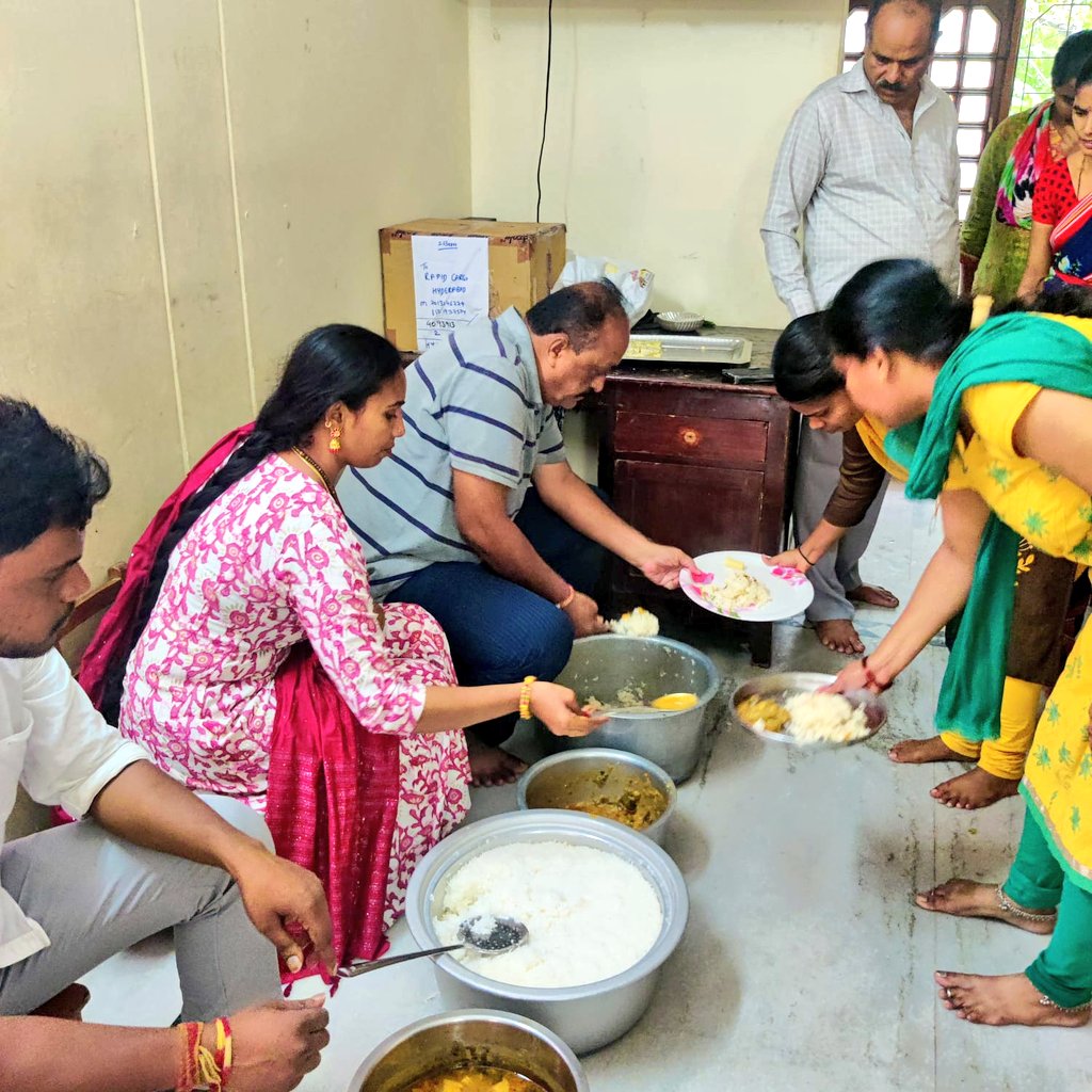TeamVforu's tweet photo. Team VFor"U" foundation organised Master "Jujith Nirvan" Birthday celebrations in an Orphanage and  Provided Lunch for physically abled children

Special thanks to @Lingishetty9999 garu. https://t.co/TvLXUSnE0T