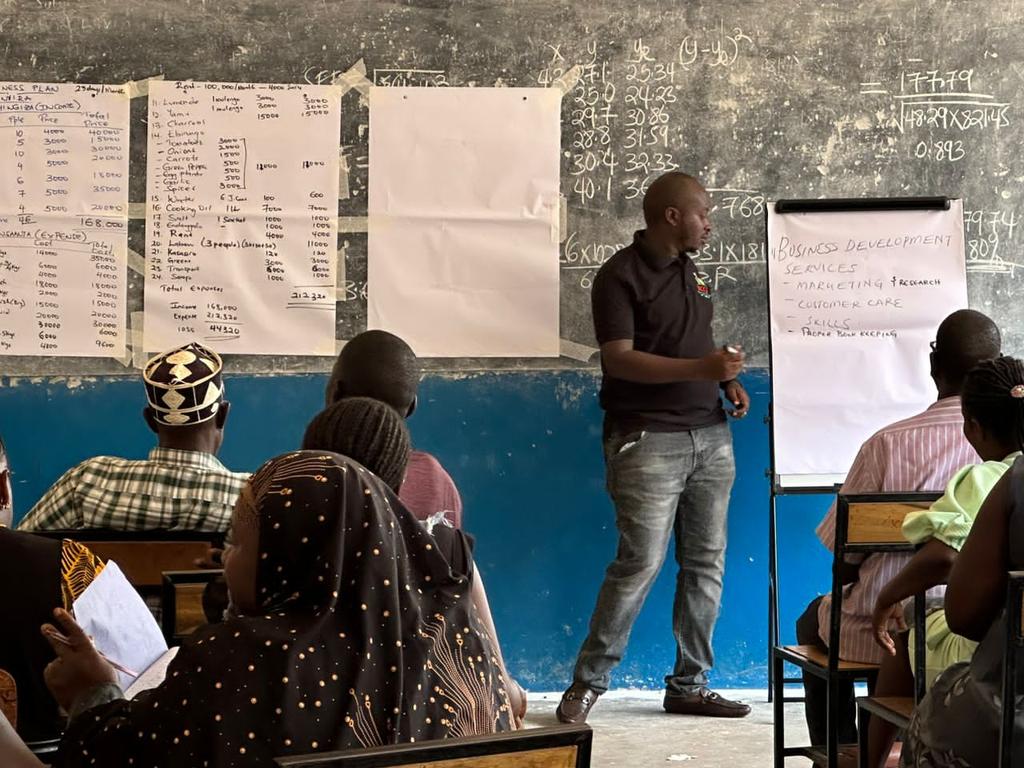 KampalaPdm's tweet photo. KAMPALA CENTRAL DIVISION

Training Of SACCO LEADERS &amp; Enterprise Leaders On PDM &amp; PRF Disbursement Of Parishes; 

1. Kagugube 
2. Bukesa 
3. Mengo 
4. Kisenyi 2
5. Kisenyi 3
6. Kamwokya 2
The Training Has Been Conducted At Bat Valley Primary School.
@KCCAUG  @KCCAED @kyofakabuye2 https://t.co/mr1r5RRBbN