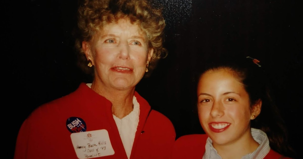 Manhattanpeachy's tweet photo. #WhomWeMiss #Bush41 @GeorgeHWBush #GeorgeHWBush @Bush41 @Bush41Library #Remember41 #PatrioticPeachy @missporters #NancyBushEllis @laurenblauren @sharon_bush_ @georgepbush @PierceBush @JennaBushHager @JebBush @laurawbush @TheBushCenter @GWBLibrary
https://t.co/a4CCkg9cMr https://t.co/zN0XRcDxOz