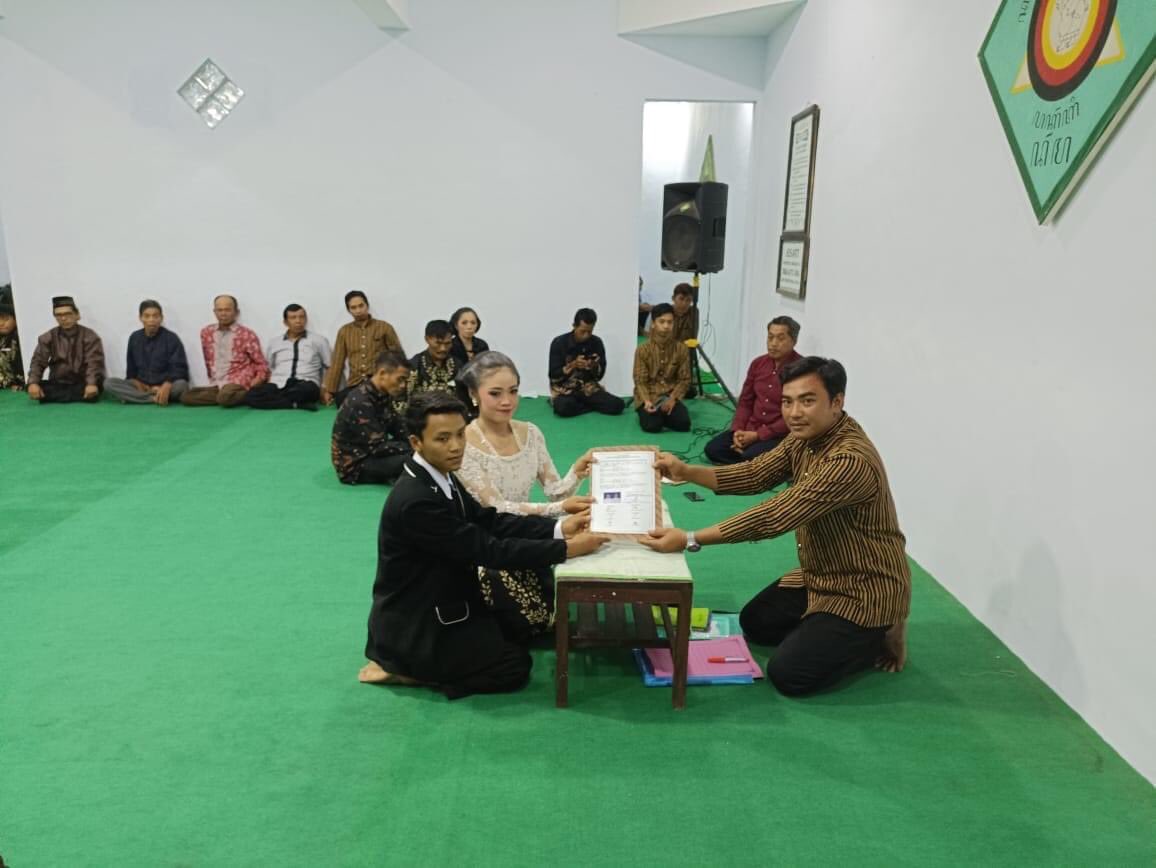 mas_soem's tweet photo. Selamat menempuh hidup baru buat saudaraku Penghayat Kepercayaan Sapta Darma Temanggung Jawa Tengah

Rahayu https://t.co/TgvqbmXopv