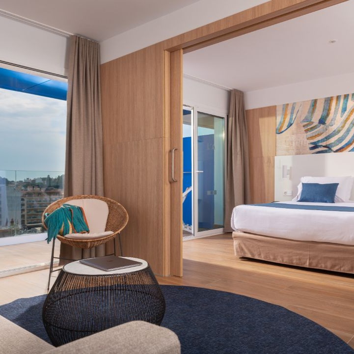 🌊 Sempre és una bona idea escapar-se amb la parella per envoltar-se de tranquil·litat i dels sons del mar. I és precisament això el que t'ofereix <a href="/lazurehotel/">L'Azure Hotel ****S</a>, el lloc idoni per compartir una estada de benestar! ✨

👉 loom.ly/lPEytYs
#inCostaBrava #wellbeingincostabrava