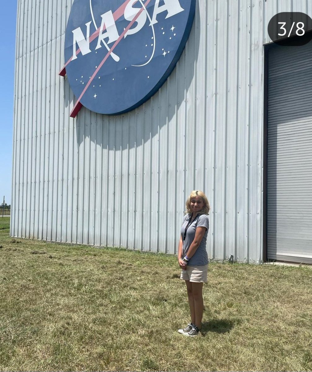 chicsrock_mm's tweet photo. Such a proud parent moment. Victoria at the Johnson Space station. With Astronaut Dan Tani, her group and mentors, and her gro ballon launch into space. I am grateful for her opportunity and opening up her mind to a different world of engineering.     @UTCSR https://t.co/3abfiAMXBH