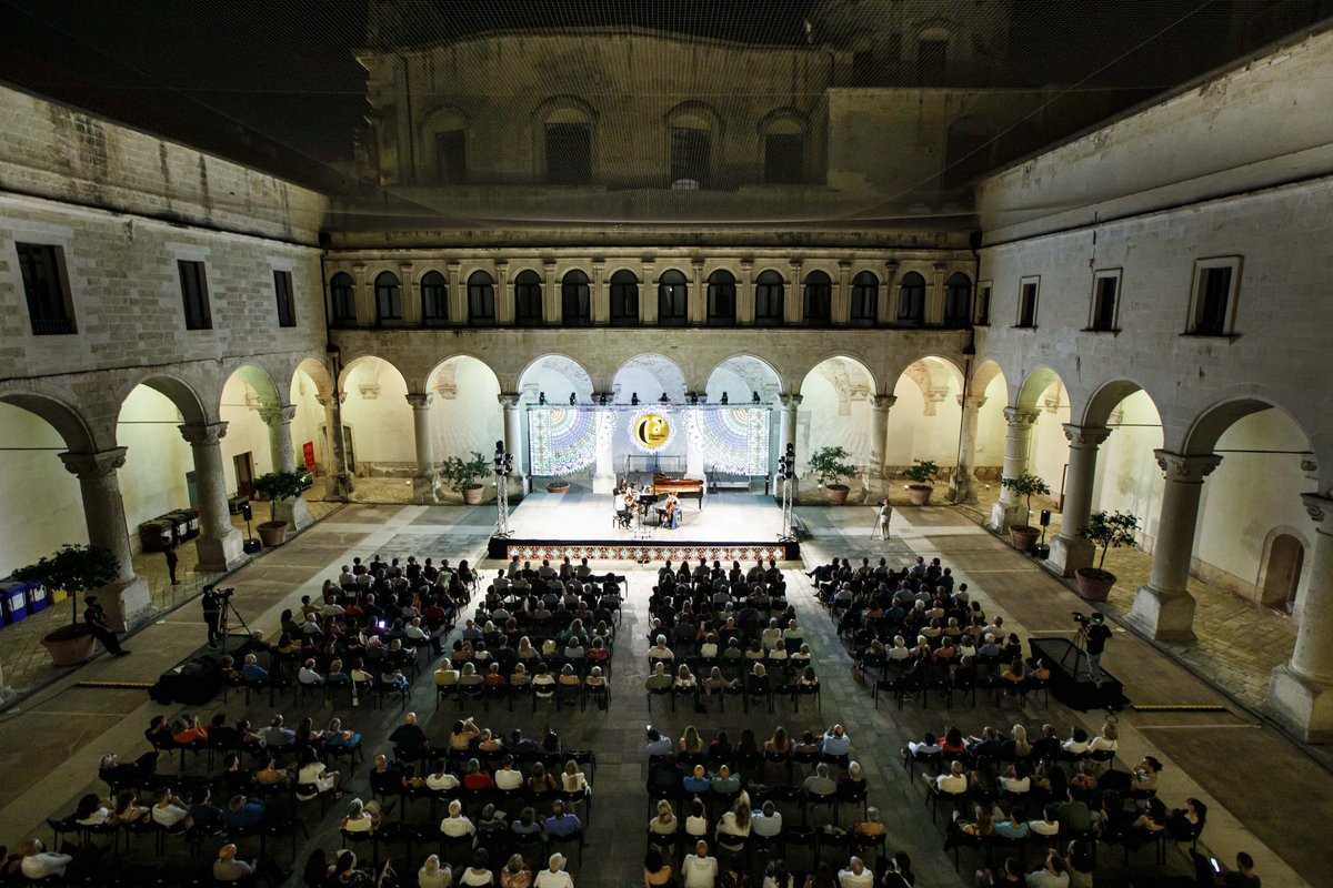 ClassicheForme's tweet image. Che partenza incredibile per questa settimana edizione ✨ serata piena di emozioni e grande affetto!