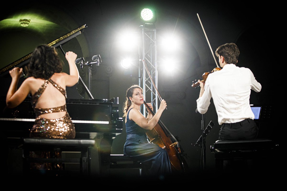 ClassicheForme's tweet image. Che partenza incredibile per questa settimana edizione ✨ serata piena di emozioni e grande affetto!