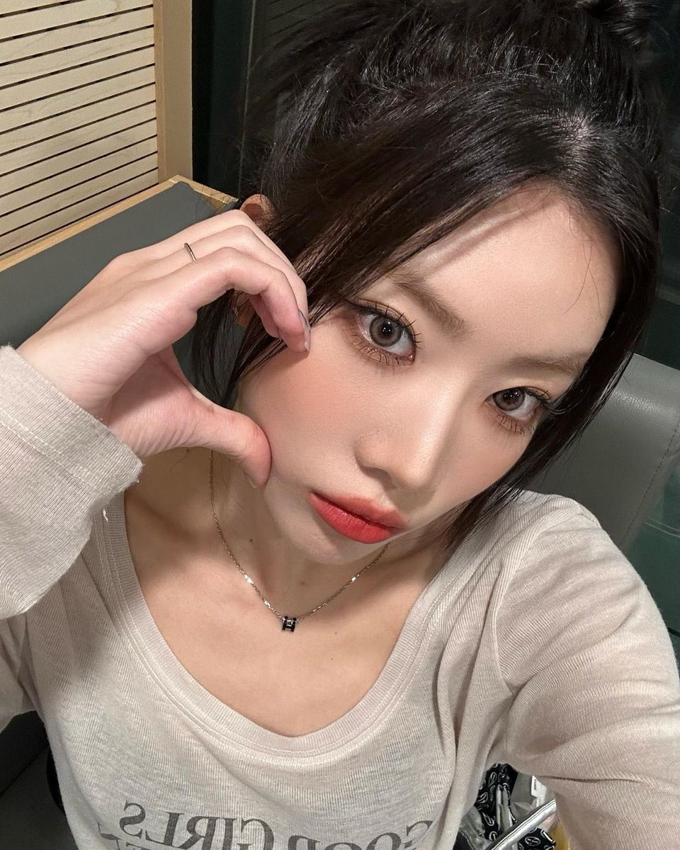 kimliplibrary's tweet photo. 230718 sbs kwon eunbi’s youngstreet ig post

#KIMLIP #김립 #ODDEYECIRCLE https://t.co/wVU2n05bwy