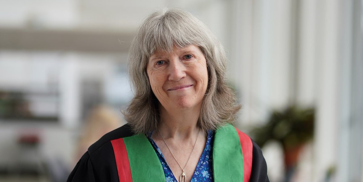 Prifysgol_Aber's tweet photo. Llongyfarchiadau i Helen Prosser, Cyfarwyddwr Dysgu ac Addysgu yn y Ganolfan Dysgu Cymraeg Genedlaethol, sydd wedi derbyn Cymrodoriaeth er Anrhydedd am ei gwaith diflino dros yr iaith. https://t.co/tA4QwYcQIQ #GraddioAber23 https://t.co/gEc73JE4Lj