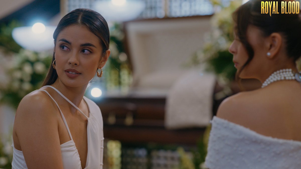 GMADrama's tweet photo. Besties pala si Diana and Jackie!! At uuuyyy hindi na pala talaga nag-uusap sina Hillary at Jackie!
#RBOutcasts #RoyalBlood https://t.co/QHx6iVD48h