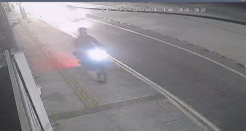RicardRoberg's tweet photo. @NITTRANS peguei 2 exemplos , mas ocorre durante todo o dia. Sem contar buzinas incessantes. https://t.co/oG5301g6dt