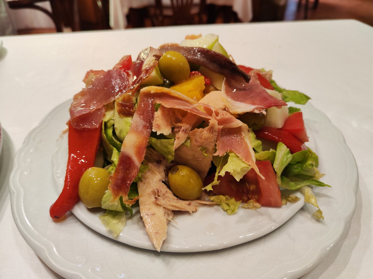 Palle_Hoffstein's tweet photo. Lunch at Tataguyo, open since 1845. Pepper stuffed with veal, longaniza sausage and a salad with pretty much everything Spanish in it. https://t.co/9oXPRgEeGo