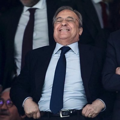 ElInmortal____'s tweet photo. Hace 2 veranos Barça no pudo inscribir a Messi

El año pasado tuvo que hipotecarse a 25 años con 4 palancas para inscribir sus fichajes

Este año tiene las cuentas bloqueadas y no le dejan inscribir fichajes ni renovaciones

Pero eh, están mejor que el Madrid económicamente JOJOJ https://t.co/VxNzo8Y1vf