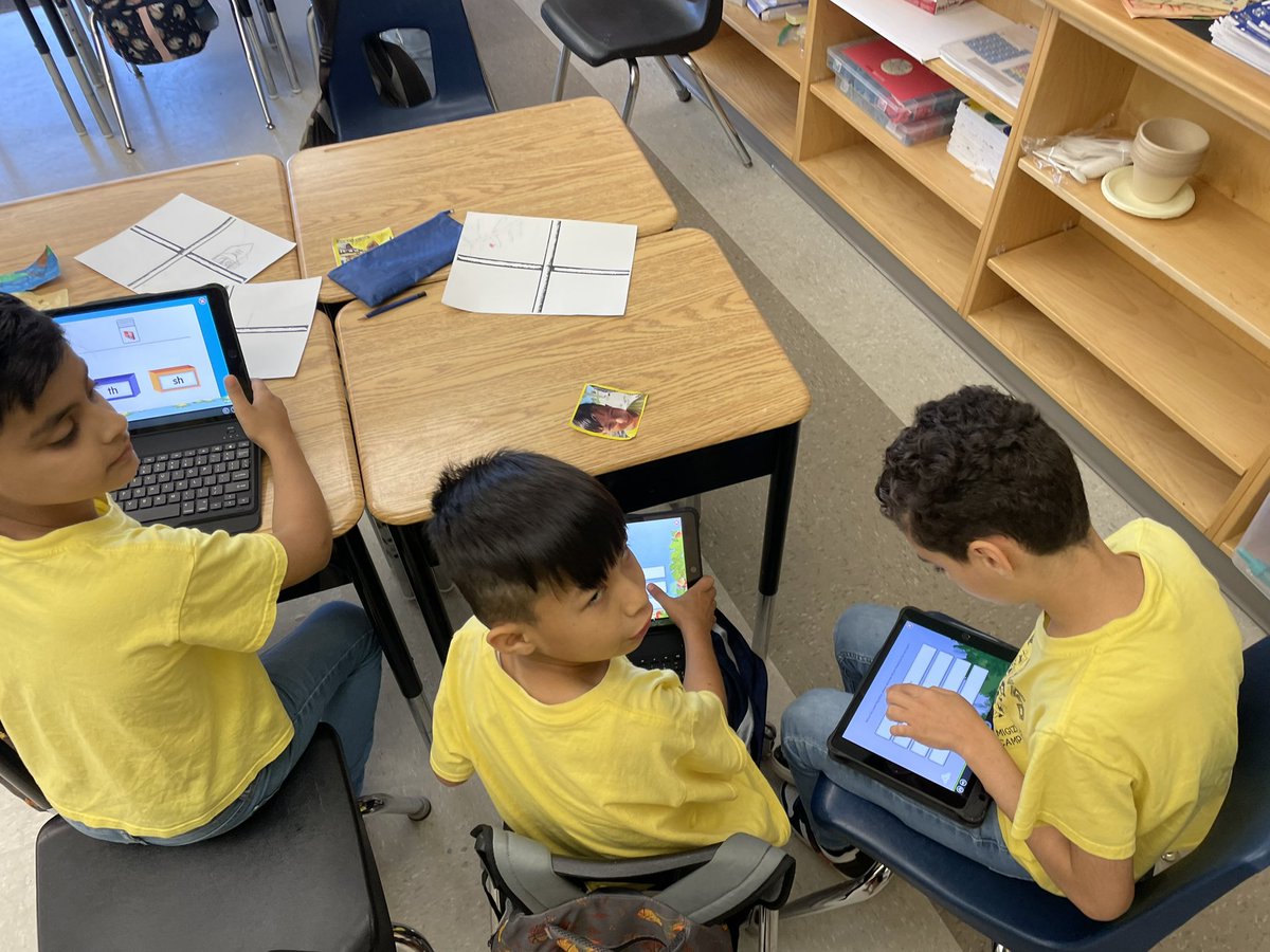MsBabic's tweet photo. Camp Lingo - Day 11:
“Ms., can we do Lexia?” #CampLingo
#GECDSBSLP2023
@MsBaic @gecdsbpro @BegleySLP2023 @ClaraHowitt #GECDSBSLP2023 #summerlearning https://t.co/Y3OrRQAkMK