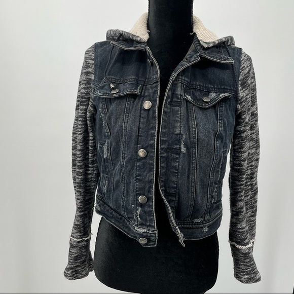 Beautifull209's tweet photo. So good I had to share! Check out all the items I'm loving on @Poshmarkapp #poshmark #fashion #style #shopmycloset #freepeople #waxjean #americaneagleoutfitters: https://t.co/zvku8rBFOf https://t.co/3sfaklFwzu