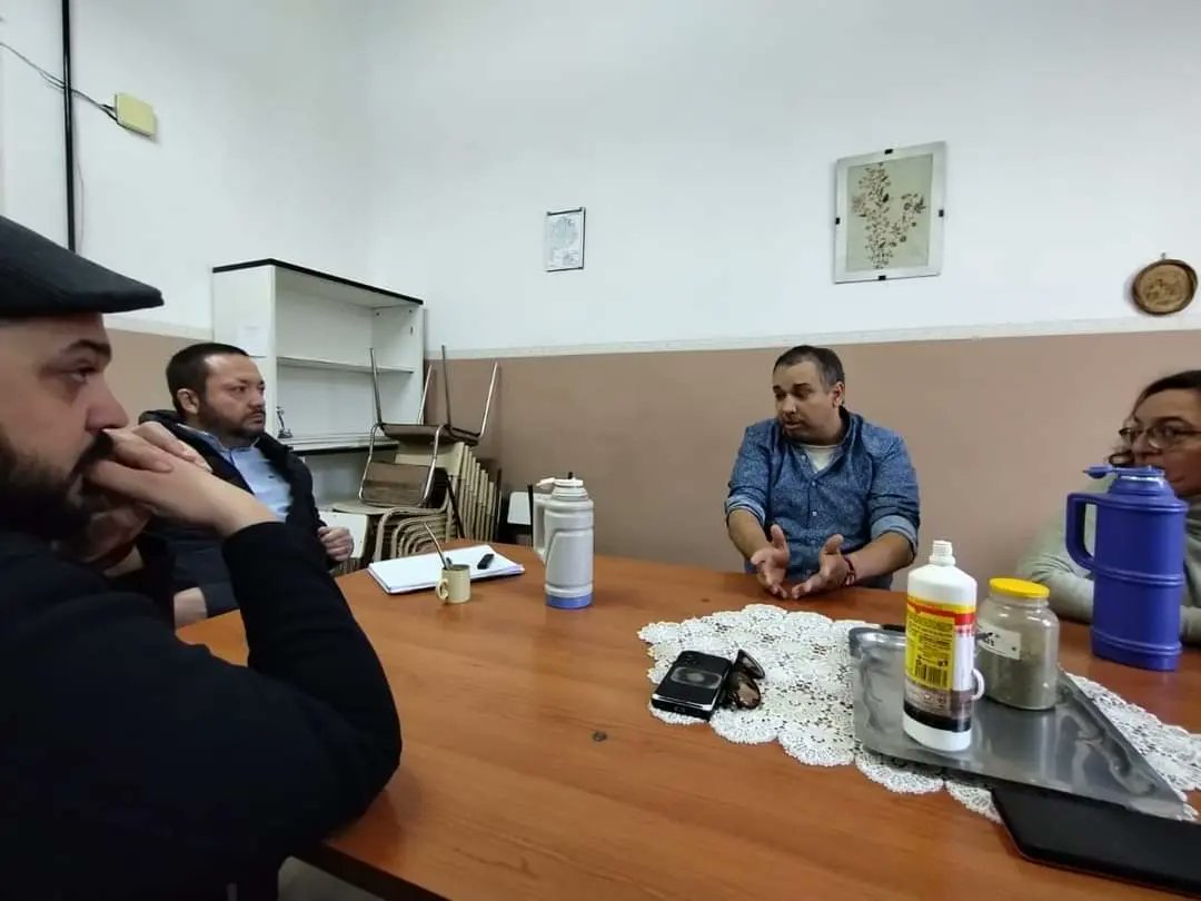 SutebaEchev's tweet photo. Nos reunimos junto a las y los Secretarias/os Generales de los Sutebas de la Región Educativa V con el compañero Jefe Regional Leonardo Lafflitto para abordar diversas cuestiones de los distritos. 

SUTEBA ECHEVERRÍA https://t.co/NFUwpaBFSs