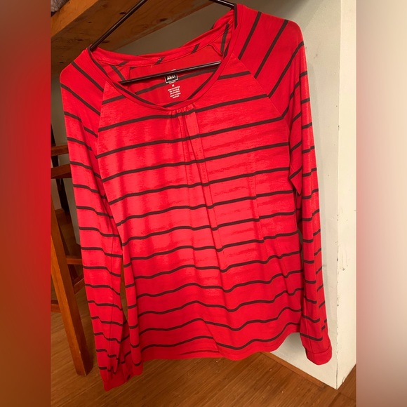 AraBri2's tweet photo. So good I had to share! Check out all the items I'm loving on @Poshmarkapp from @Deester38 #poshmark #fashion #style #shopmycloset #rei #coach: https://t.co/aiGY2Bui5h https://t.co/fVVX9JZpAM