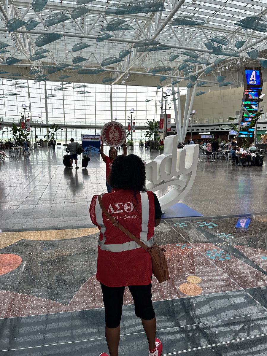 We're rolling out the red carpet to welcome <a href="/dstinc1913/">dstinc1913</a> #DSTConvention2023. As you come through IND, say hi to our <a href="/IndyDeltas/">IndyDeltas</a> volunteers and snap a 📸 at our Welcome Lounge in Baggage Claim. ❤️ #DeltasatIND