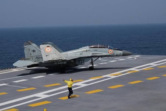 RAFIndia_'s tweet photo. The integration of the radar will pave the way for INS Vikrant to acquire further certifications, allowing it to carry out complex operations and missions with full efficiency in all-weather conditions. https://t.co/UjVYboFxmh