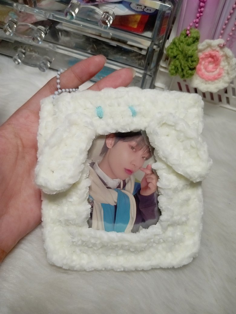 4shicart's tweet photo. ★ #ashi_comms
˚₊· ͟͟͞͞➳❥ Cinnamonroll crochet photocard holder ★
↳ ₱ 150
(made to order, 1-3 days)
↳ Texture: velvet/fluffy
↳ fits reg toploader
reply/dm to order https://t.co/W2tPt4mgi9
