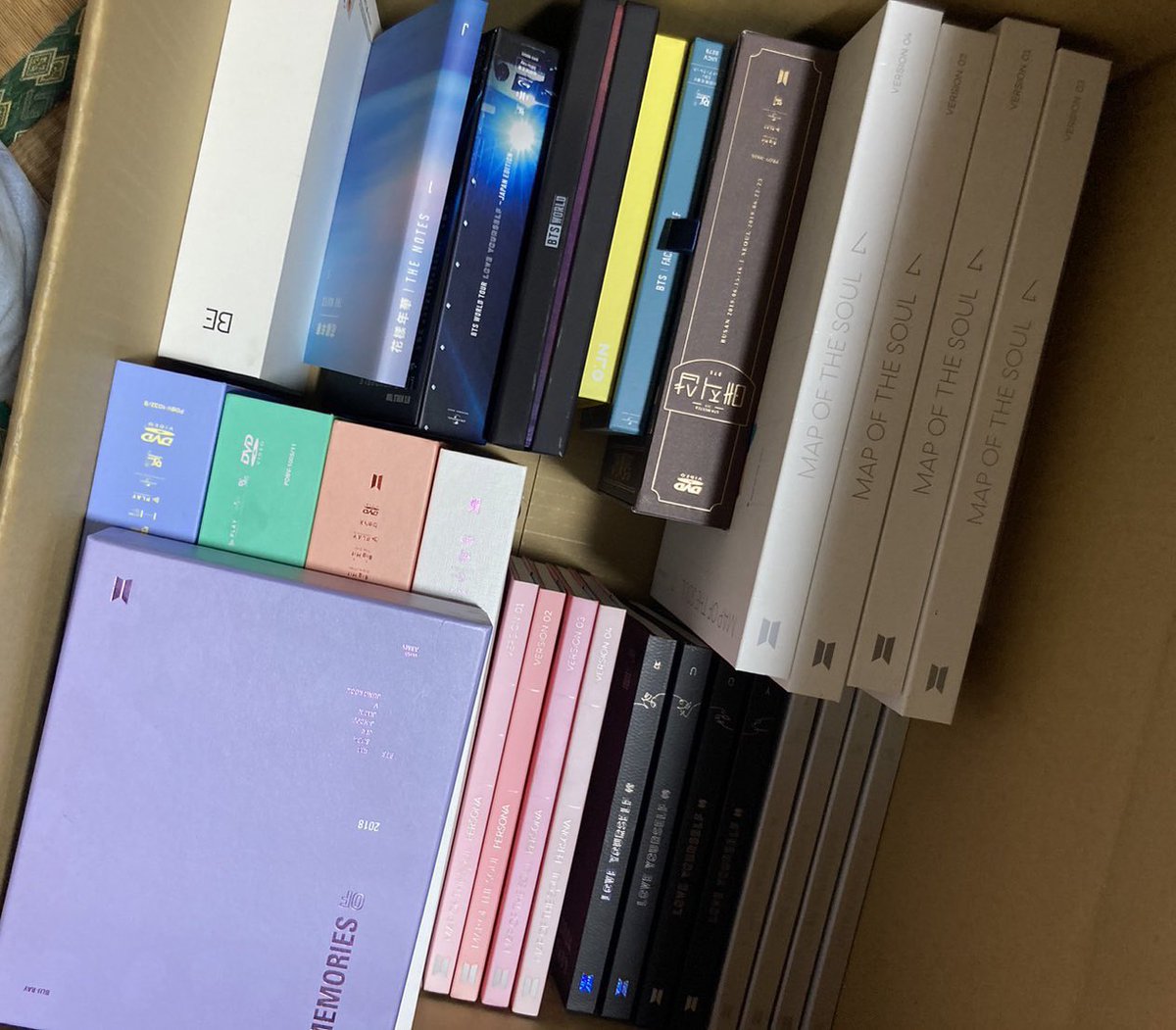 j_____hope__'s tweet photo. 8月の栃木アミ会は、シュガペンさんが長年のコレクションを放出してくれ、ミニ譲渡会も開催🙌これはごく一部。
欲しいものがありすぎる。

※10名の定員に達したので8月の参加受付は終了しました。

＃栃木ARMY ＃栃木アミ会 https://t.co/ID1W9o9njU