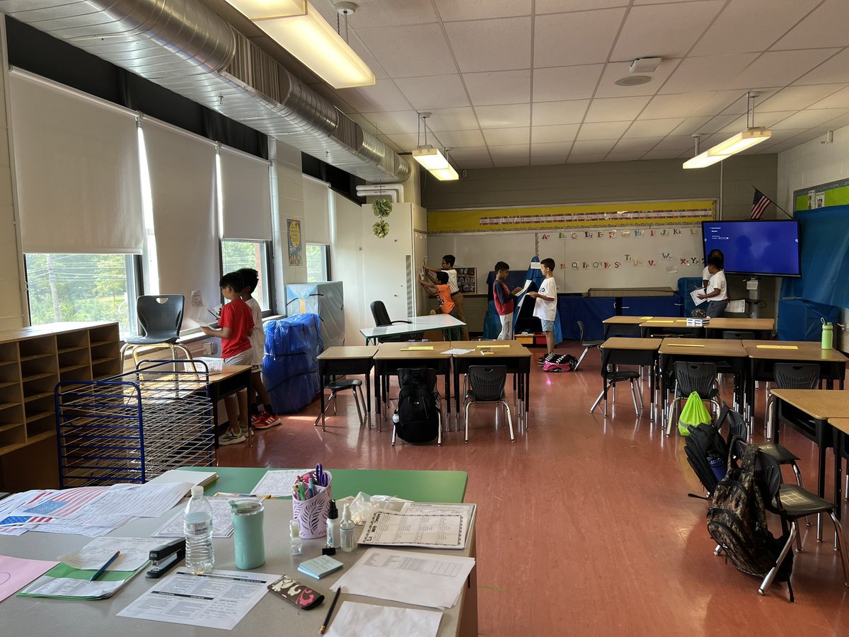 SarahiSamano's tweet image. Reading and writing practice with a scavenger hunt about the civil war! #LEAP2023 #teamwork #ELLs