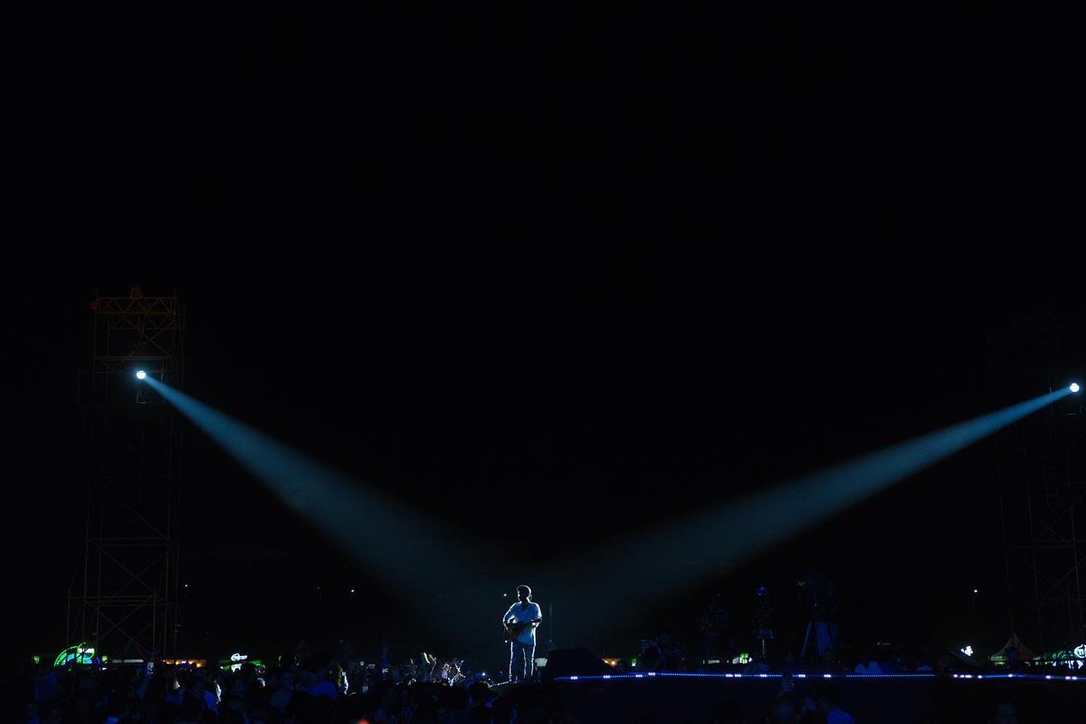 ramblingjoint's tweet photo. Hey folks! Here are some clicks from the breathtaking moments from Arijit Singh's One Night Only Tour in Bangalore. Transport yourself to the mesmerising ambience, soulful melodies, and sheer magic that filled the air of that unforgettable night. https://t.co/wzmjsv1Y1x