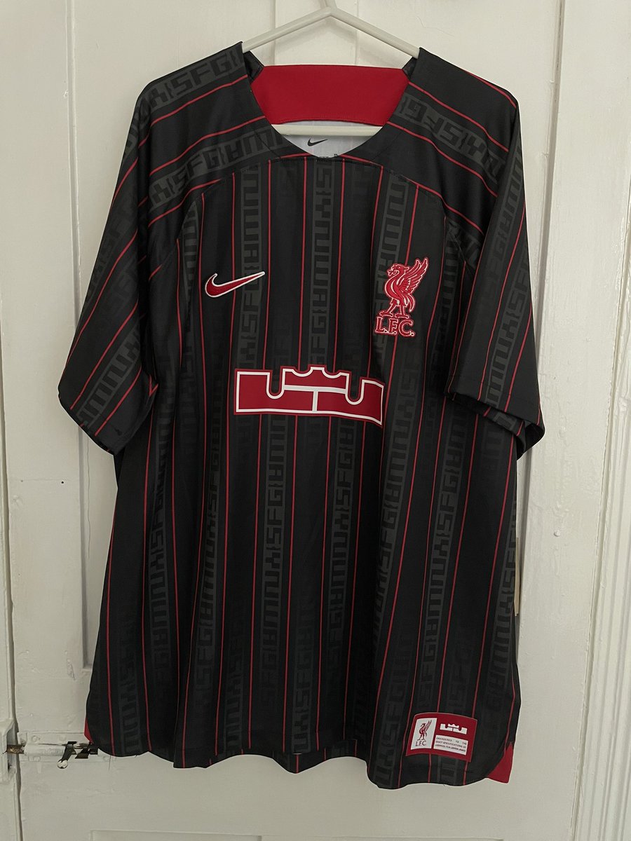Liverpool LeBron James Shirt 2023.

My original plan for this was to wait until it went into a sale. Then it sold out and never came back. Managed to find it eventually for half the price.

It’s actually not too bad in person, though I dislike the white border around the badge. https://t.co/TXt1PoqnQ9