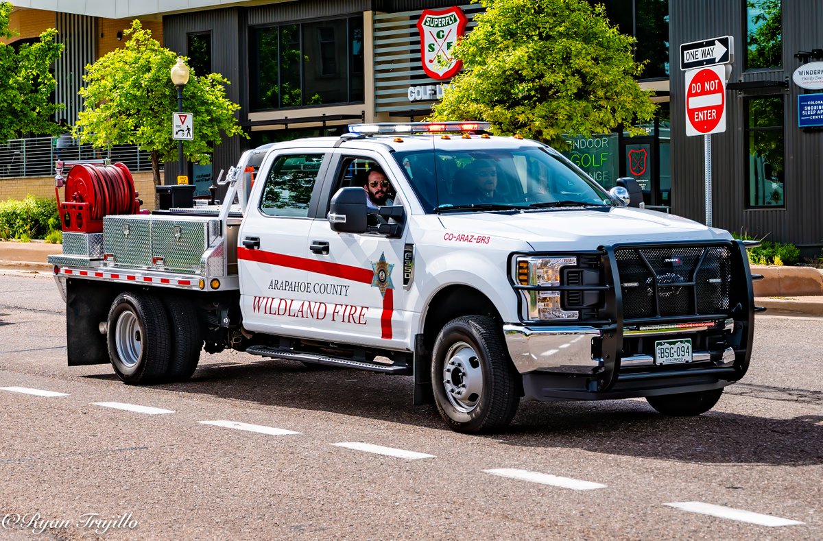 ryantujillo's tweet photo. Last month, the Arapahoe County Sheriff's Office took part in the Mile High Hook & Ladder Club Littleton Fire Muster & Parade.
#arapahoecountysheriff #firemuster #parade #publicsafety https://t.co/bRLH3sl5wB