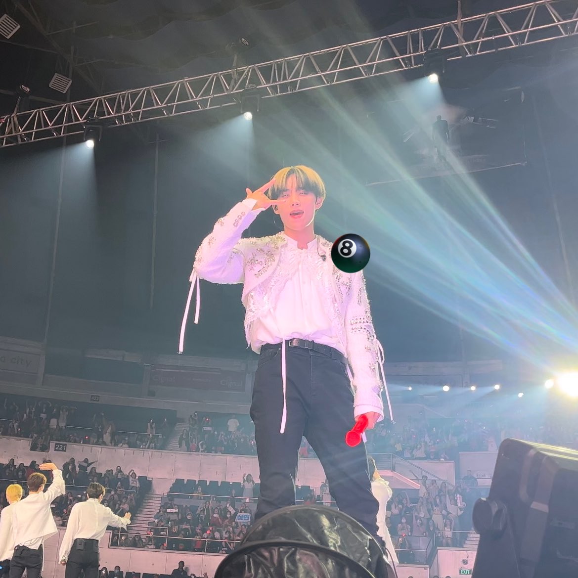 anqrycart's tweet photo. 120715 #선우, my forever rockstar ⭐️ 🖤 moments

showing him my sunwoo shades but he cant read so i was pointing that it’s him,,suddenly it fell &amp; i looked like😎 kaya he reacted that 🫵😯(OH)🤟(YEA) IM CRYING SCREAMING THROWING UP LITERAL my sunshine huhu [4/n]

#ZENERATION_MNL https://t.co/fRIntZgfQC