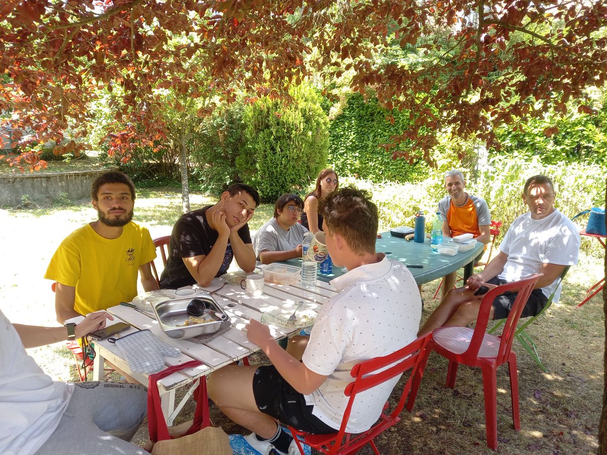FondationSomfy's tweet photo. Dans le cadre de l'élargissement des formats d'#engagement aux autres entités SOMFY Group, nos collègues SIMU ont pu réaliser leur première journée de #solidarité avec l'association @ArcheFrance à #Dijon ✅

Au programme : peinture, travail d'équipe et bonne humeur ! https://t.co/o59ygPWfOJ