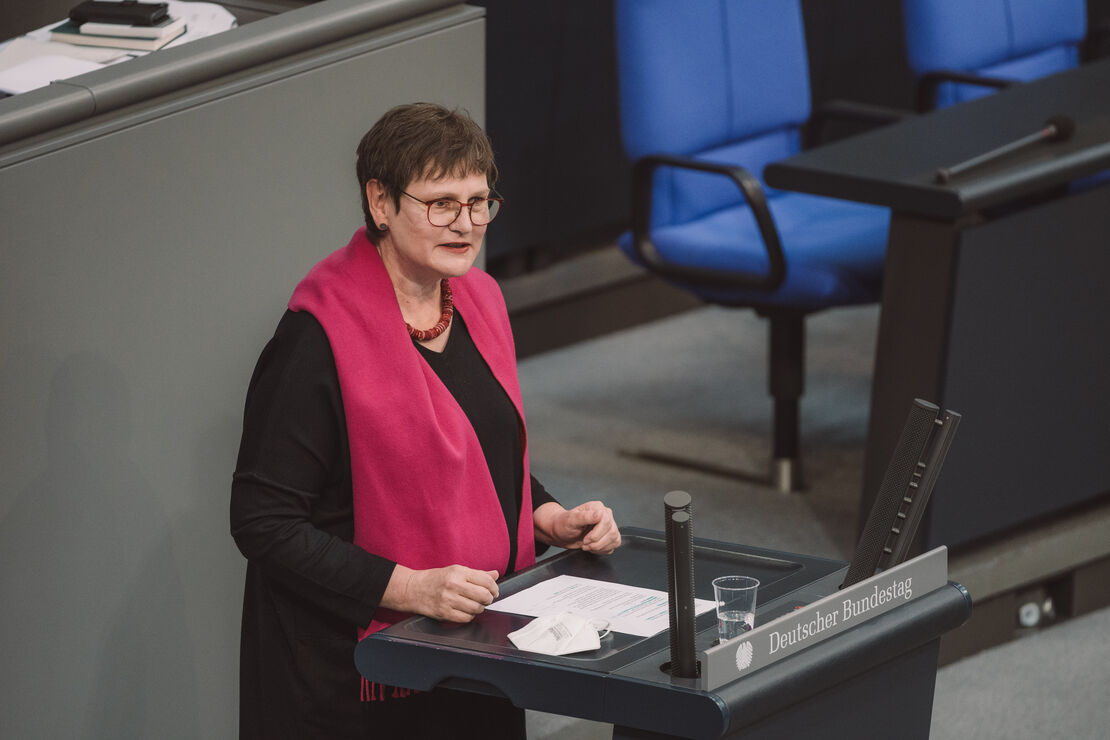 "Wir wollen als SPD, aber natürlich auch als Ampel-Koalition, die Lohnlücke zwischen den Geschlechtern schließen." ~<a href="/LeniBreymaier/">Leni Breymaier</a> kommentiert den #Gender Pay Gap in Deutschland.
Hier kostenlos zu lesen:
bagarbeit.de/themen/forumar…