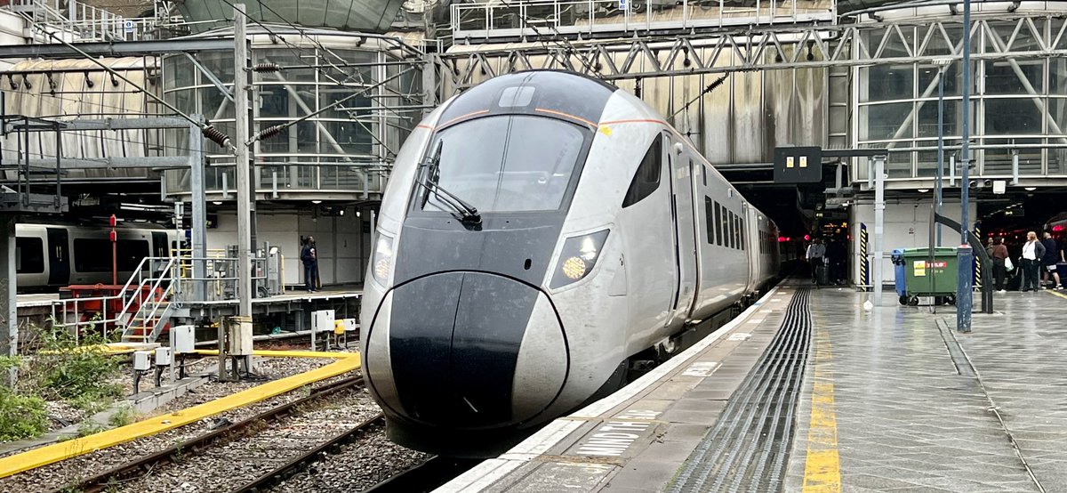 PlatformEdge1's tweet image. Missed it this morning but got it now 📸

805001 ready to depart Birmingham New Street heading to Crewe from Euston #Class805