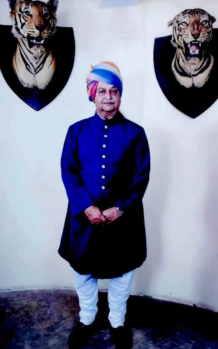 Danta_sarkar's tweet photo. 🙏 शोक संदेश 🙏
दांता राज्य के महामहिम महाराणा साहब श्री महिपेन्द्रसिंहजी पृथ्वीसिंहजी परमार का दुःखद निधन हो गया है।

दांता राज्य के इतिहास में एक रत्न के खो जाने से हम दुखी हैं।
भगवान आपकी आत्मा को शांति दे हुकम 🙏
*
#danta_sarkar 🚩#danta_state https://t.co/BlhnmokEYr