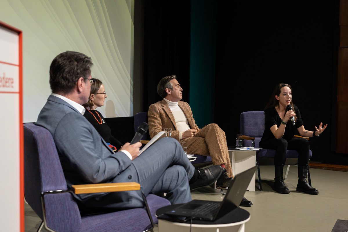 belvederemuseum's tweet image. 📢 Unsere Konferenz „Das Kunstmuseum im digitalen Zeitalter – 2023“ im Jänner verpasst?💡Keine Sorge, alle Vorträge der internationalen Expert*innen rund um das Thema #Metaverse sind ab sofort auf unserer Website zu finden🔗bit.ly/3KOTjgj #digitalmuseum #digamus #digsmus