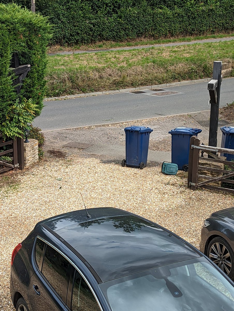 Tom_Martin78's tweet photo. @WaverleyBC , is this really the best you can do when returning empty bins to where they had been left? https://t.co/qMrYwjSMnm