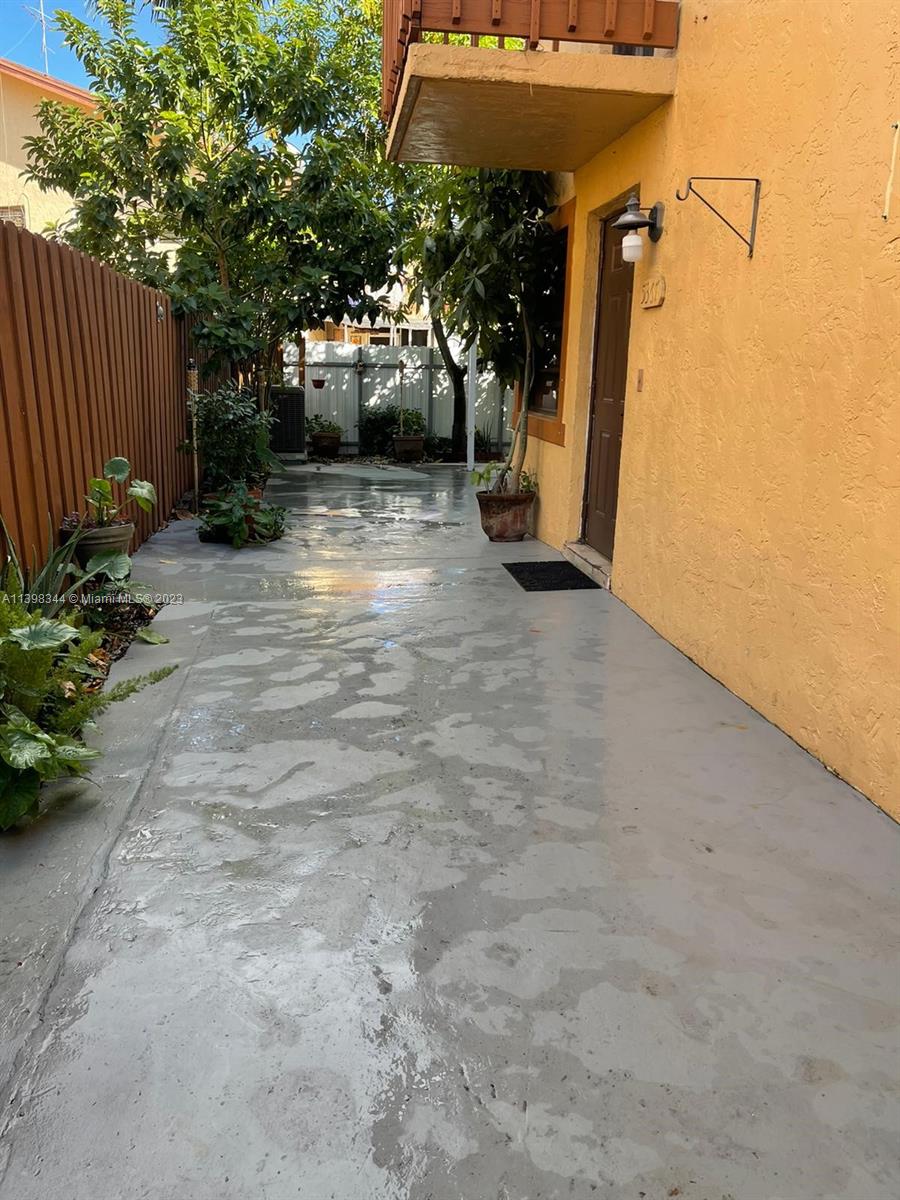 CarlaMatosRE's tweet photo. Dreaming of a new home? This 3 BED, 2 BATH home might be the one you've been thinking of. #realestate #homesforsale  https://t.co/FZ8WHwskuT https://t.co/naP58tnsyL