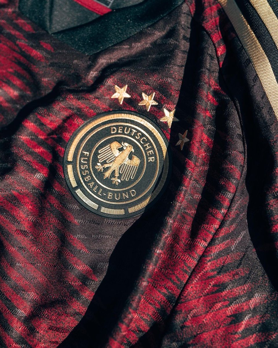 __MaxMaillots's tweet photo. 🥊 Round 2 ! 

Pour célébrer le partenariat avec MOMUTO, nous lançons un concours flash pour gagner ce nouveau extérieur de l'Allemagne ! ⚽🇩🇪

Pour participer :

1️⃣ RT !
2️⃣ Follow @__MaxMaillots
 &amp; @momutoteams_fr !

Dépêchez-vous, TAS dans 48 heures ! https://t.co/Lv8aTqFAbj