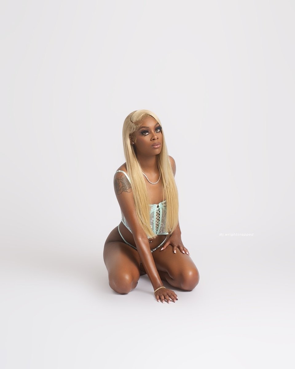 ShamyraChantay's tweet photo. Forever I’m that girlllll 🖤🖤🖤. #itsmybirthday #cancerseason https://t.co/moKSKsHuD3