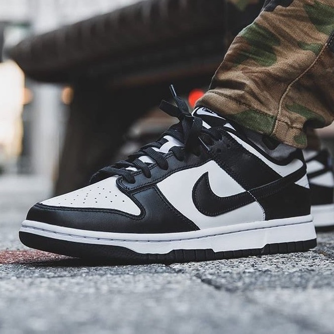 snkr_twitr's tweet photo. AD: ALMOST LIVE
Nike Dunk Low ‘Panda’

Footlocker -> https://t.co/DWfDUawZtr https://t.co/YeUx4d84E8