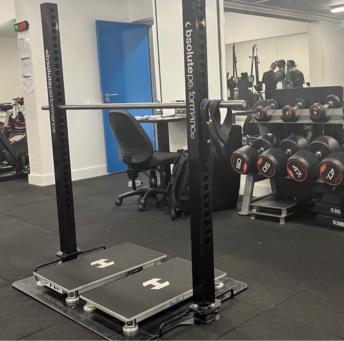 Best accessories I use for force plate testing! ⬇️ ✈️ Travel cases to store and transport equipment safely 🚀 Specialised foam surrounds give athletes the confidence to max out 📱 A tablet stand allows the group to see key info ⚒️ Steel rigs for a range of isometric tests