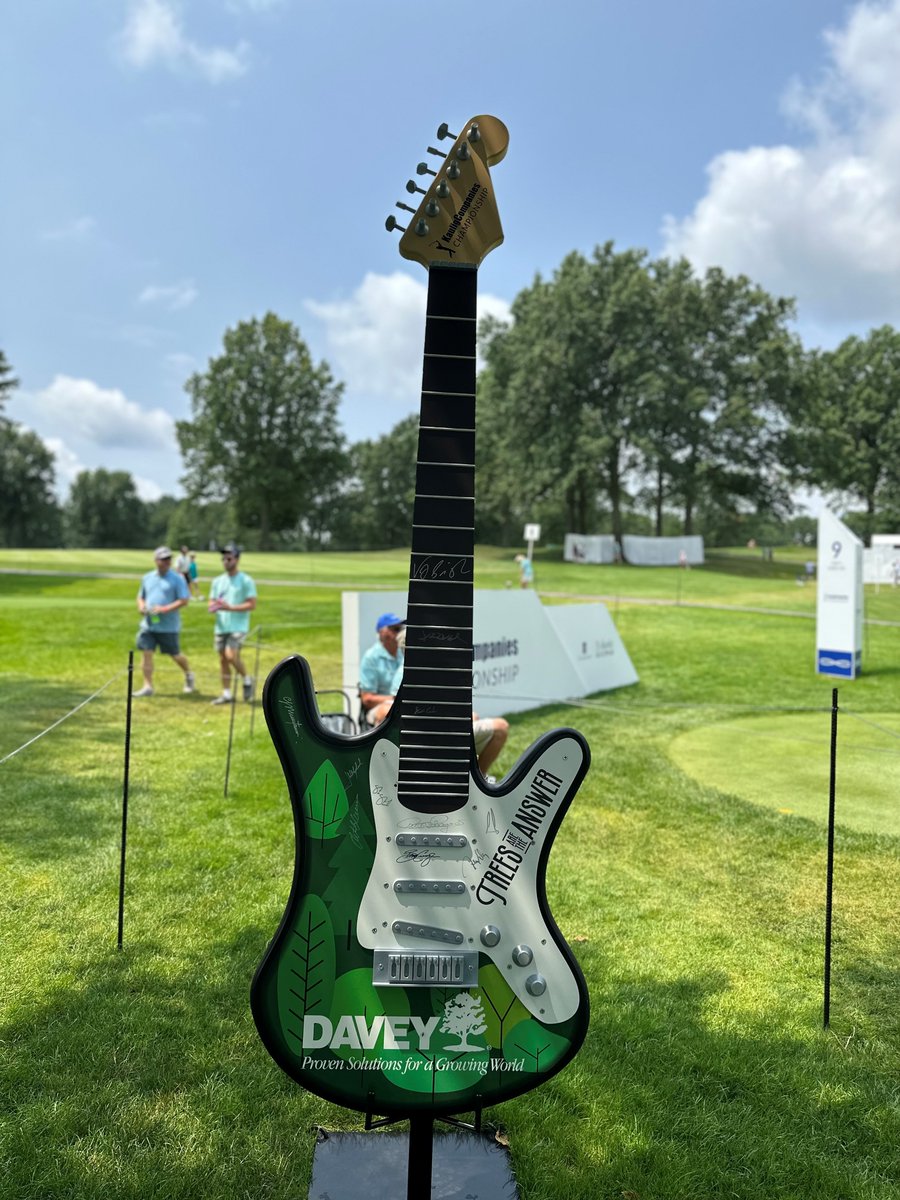 DaveyTree's tweet image. Davey rocked the tee box at the 9th hole during the @KauligChamp at Firestone Country Club. We were proud to be a partner for this year&apos;s championship. Tickets purchased directly supported local Northeast Ohio non-profits. 🌳🎸🏌️ ⛳ #TreesaretheAnswer #KauligChamp