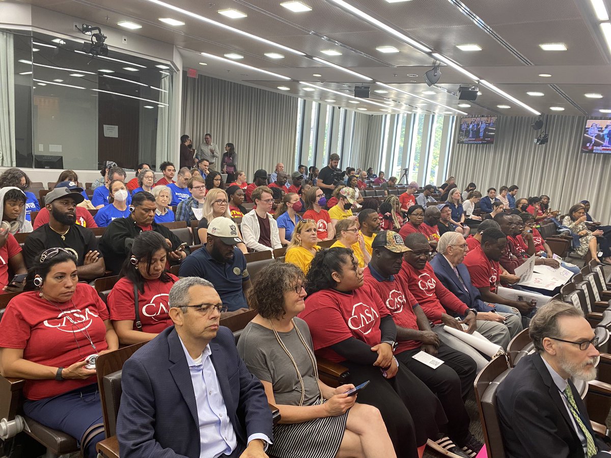 🚨HAPPENING NOW: The County Council voting session has begun &amp; the room is packed with rent stabilization supporters!
👀They will begin to discuss the legislation and proposed amendments soon. 

🫵TUNE IN LIVE
youtube.com/live/He6ArkK5q…

#NoJusticeNoPeace
#TheRentIsTOODamnHigh