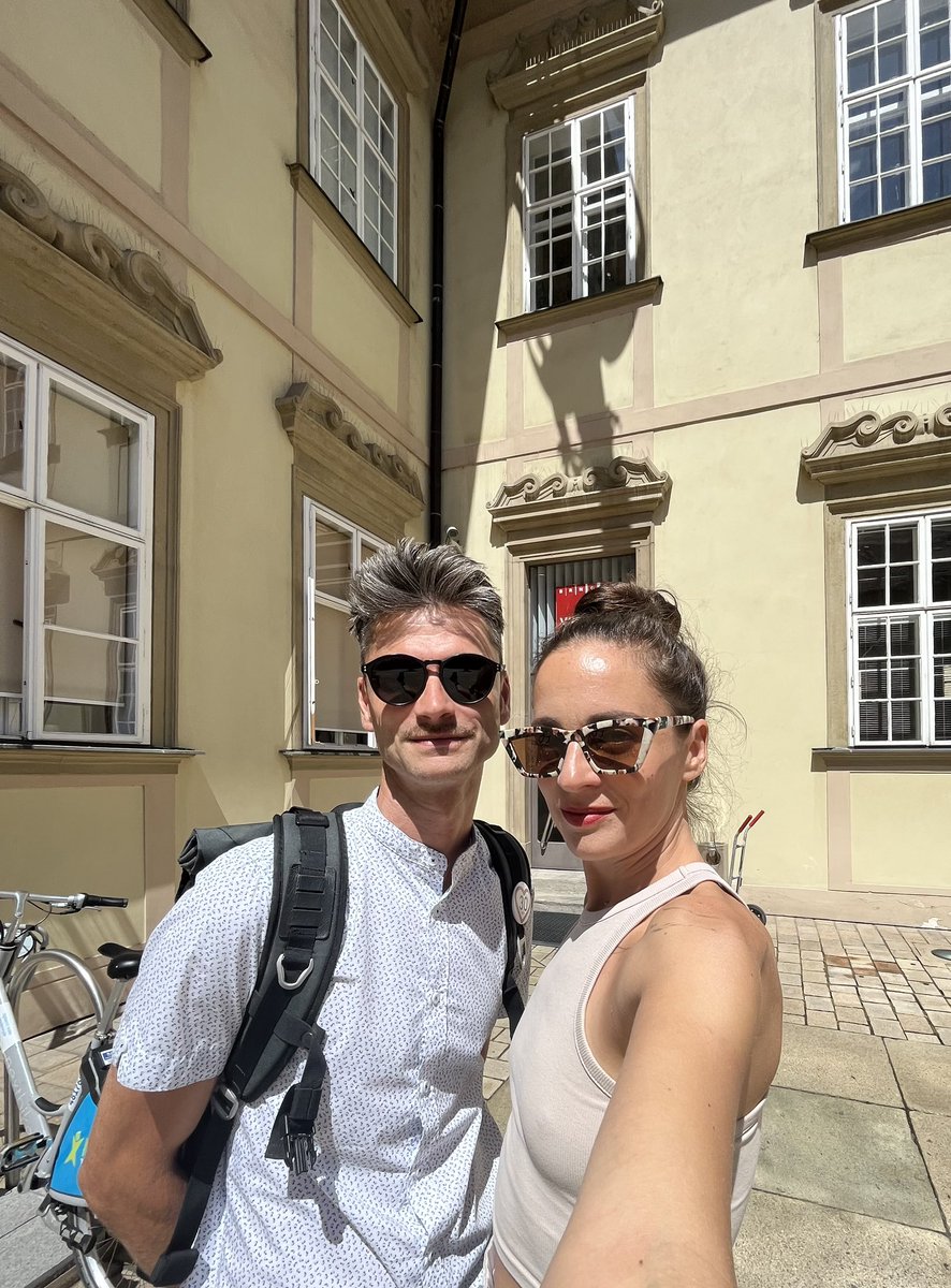 LastGenCZ's tweet photo. ‼️Dnes jsme se v Brně setkali s radním pro dopravu Kratochvílem. 

🚗 Shodli jsme se, že není možné, aby v Brně nadále stoupal počet automobilů a je nutné podporovat i ostatní způsoby přepravy. 
🚗 Bohužel už jsme se ale neshodli na nutnosti IAD nadále zklidňovat a omezit rychlost, pan Kratochvíl se obává horší průjezdnosti. 
🚗 Přislíbili jsme proto zaslání dostupných dat z měst, kde zavedli 30 jako základní rychlost. Nedošlo totiž k nižší průjezdnosti a plynulost dopravy se nesnížila, ale naopak zvýšila.