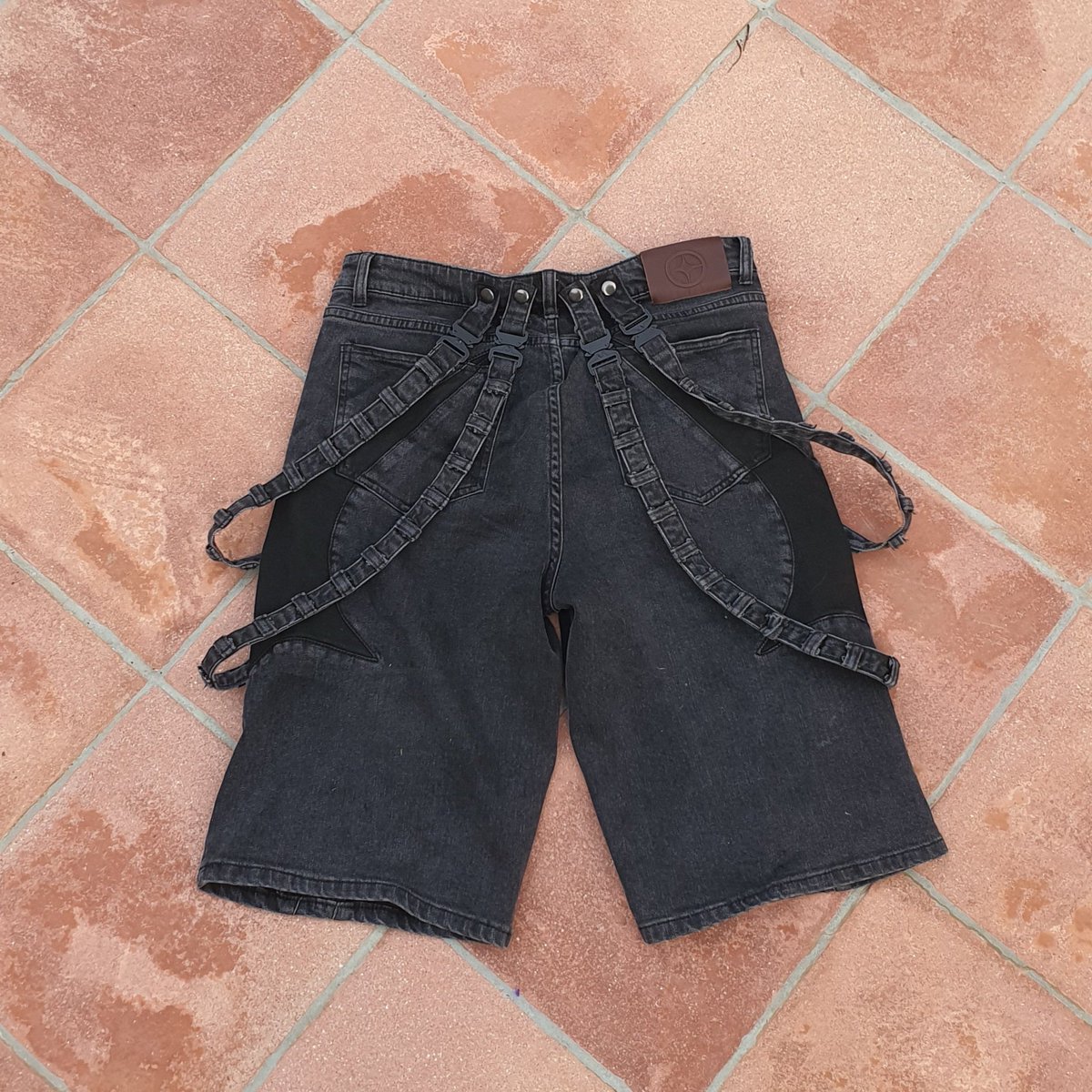 117VISIONS's tweet photo. On a sorti le short de l'année ! Déjà disponible sur notre site https://t.co/ry5SkrFpK8 ! Il y a un code de 10% pour tous nos nouveaux clients, les ventes ferment dans quelques jours ! https://t.co/hgwLcvOAnC