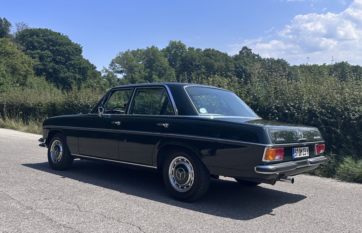 Just drove this beautiful Mercedes-Benz 250 (W 114). Finished in British Racing Green it turned more heads than the latest E-Class that we’re out here to review. A total dreamboat. Thanks for entrusting me with the keys <a href="/MB_Museum/">Mercedes-Benz Museum</a>