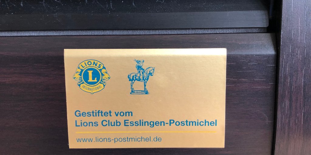 KlinikumES's tweet photo. Ein großes Dankeschön geht an den Lions Club Esslingen-Neckar, der die Kinder- und Jugendpsychiatrie am Klinikum Esslingen mit der Spende eines Klaviers unterstützt. 🎹 Obendrauf gab es als Geschenk noch ein Aufnahmegerät, um Stücke, die am Klavier gespielt werden, aufzuzeichnen. https://t.co/c8s8ToZIQe