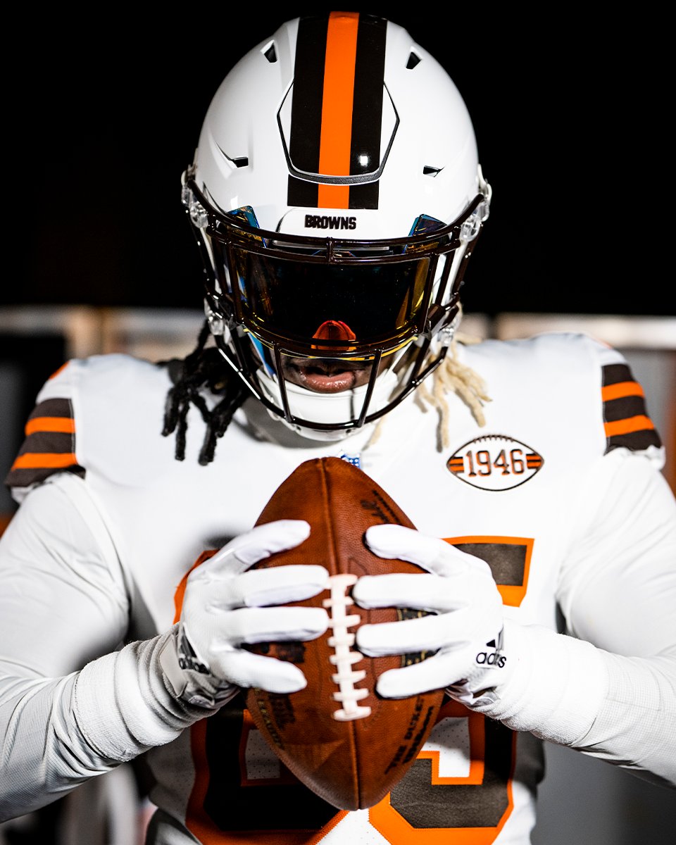 Cincinnati Bengals, Cleveland trade tweets about Browns' white helmets