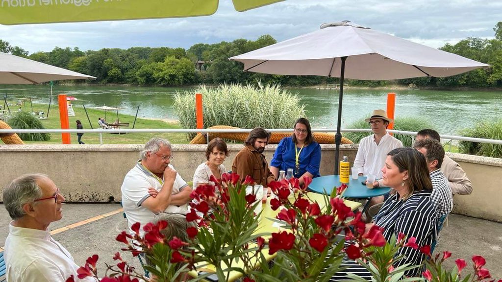 FIJC12634089's tweet photo. Une délégation du festival a participé au FIJ de Couthures-sur-Garonne ce WE. L’occasion d’échanger sur de futurs collaborations entre nos deux organisations. Nous avons aussi pu discuter avec les élus de la région. Un projet réalisé dans le cadre de la #CoopFr #fijc https://t.co/Rg91DWLE55