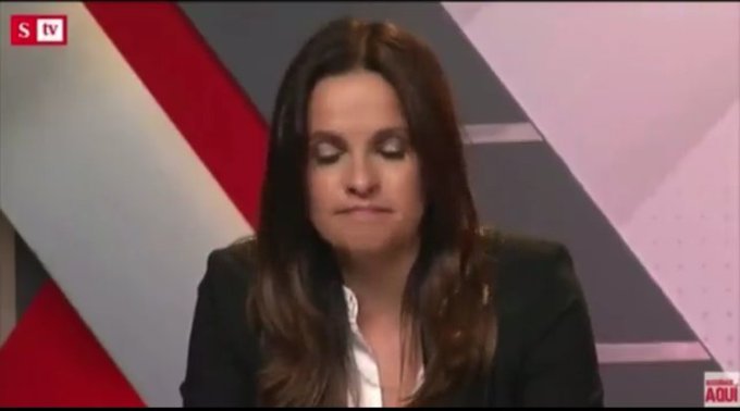 Mafalda_2020_'s tweet photo. #dolar en 3,983.84 
Mientras tanto @MAndreaNieto que salió volando a comprarlos en $5.000.
Esa platica se perdió mijita. https://t.co/uk2OaQ69T4