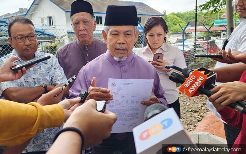 fathiarisomar's tweet photo. 1. Penyokong PN buat-buat tidak tahu bahawa ahli2 Dewan di-Raja Selangor membuat aduan polis pada 14 Julai. Dewan ini pengerusinya DYMM Sultan sendiri. https://t.co/HjrYvUxeOh