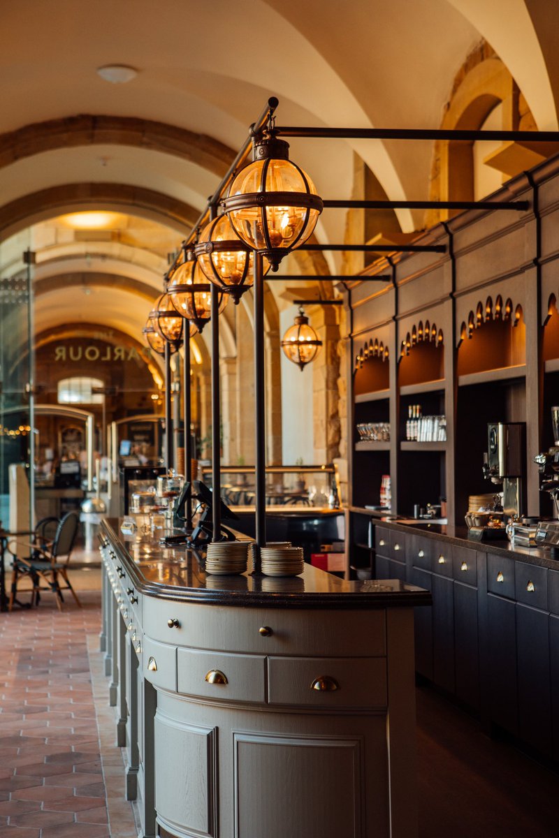 ChatsworthHouse's tweet photo. New to the Chatsworth Stables courtyard is 'The Parlour', nestled in the south-east corner; a beautifully styled ice cream parlour, where we are serving locally-made ice cream, barista coffee from a Sheffield roaster and a selection of handmade cakes. #chatsworth #icecream https://t.co/5xNZFuIT2j