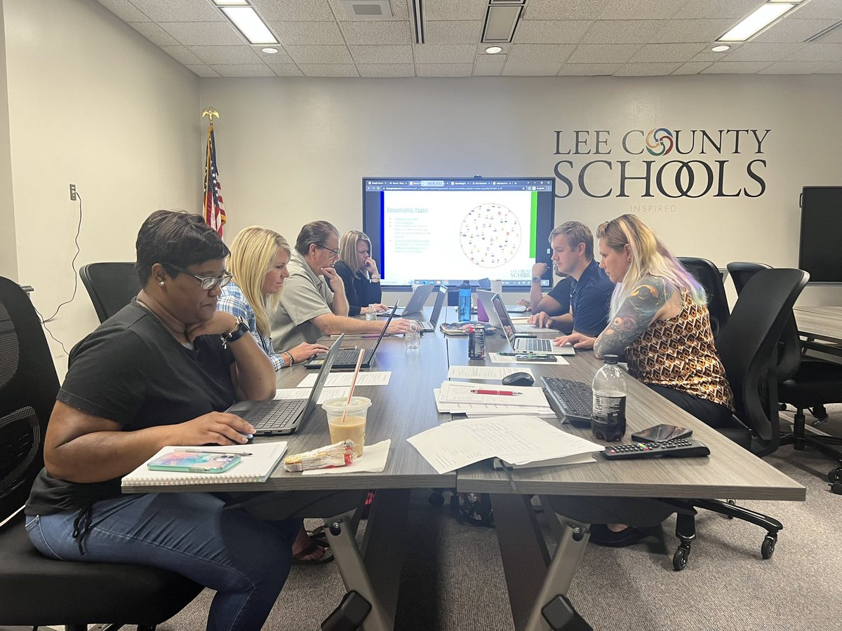 Another amazing group of future mentors! How do you overcome personality differences when working with others? <a href="/leecoschoolsnc/">Lee County Schools</a> <a href="/cdossenbach/">Chris Dossenbach</a> <a href="/JAlversonLCS/">James Alverson</a>